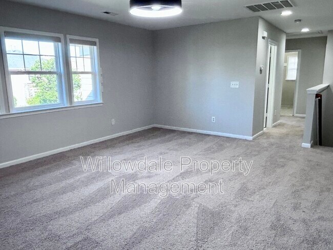 Building Photo - 624 Piper Stream Cir