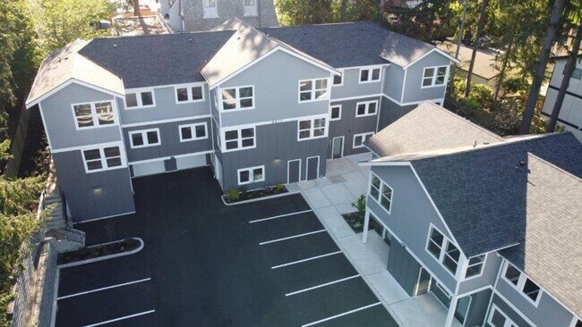 Building Photo - 2 BD /1 BA Granite Countertops, Washer/Dryer, AC and Parking!