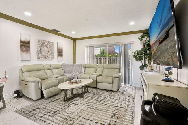 Building Photo - 3385 Seabreeze Ln