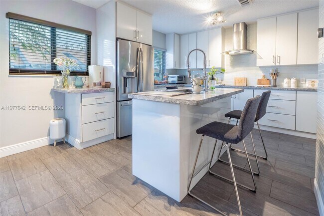 Building Photo - 1662 N 14th Terrace