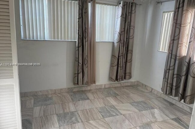 Building Photo - 1333 E Hallandale Beach Blvd