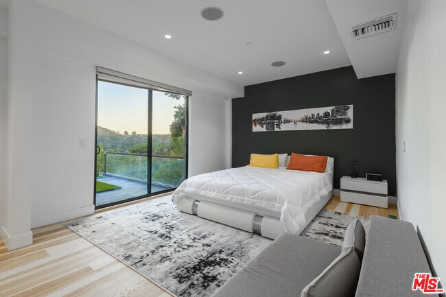 Building Photo - 2271 Gloaming Way