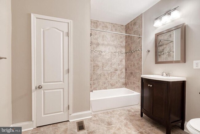 Building Photo - 23 N Chester St