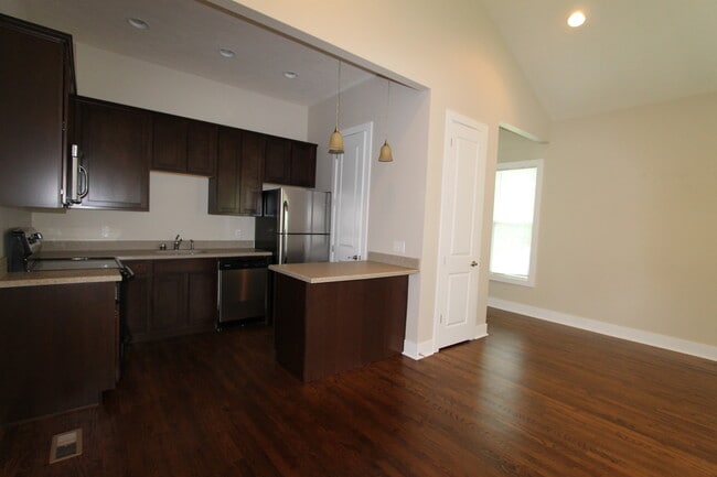 Building Photo - Beauty is on the inside! Outstanding 2-Bed...