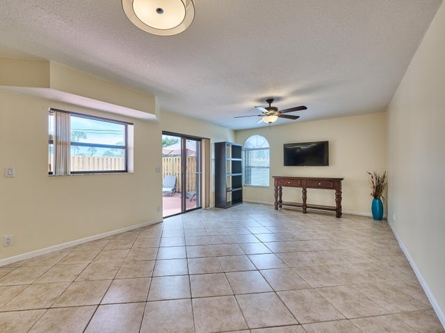 Building Photo - 4065 Village Dr