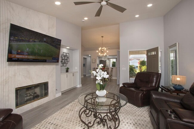 Building Photo - 164 Desert Falls Dr E