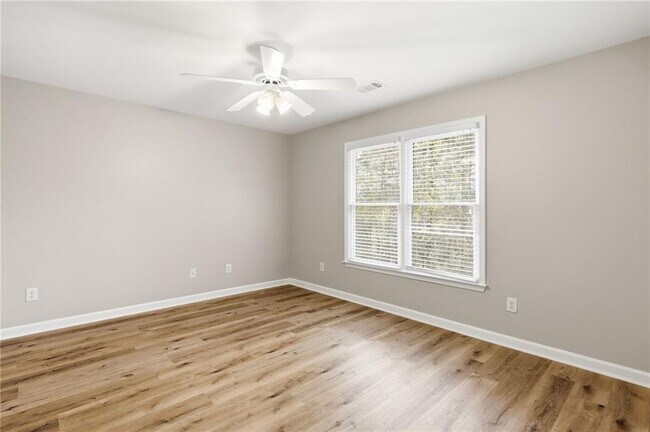 Building Photo - 113 Greenbrier Way