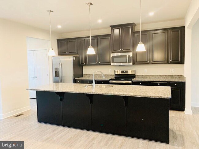 Building Photo - 11380 Willow Green Cir