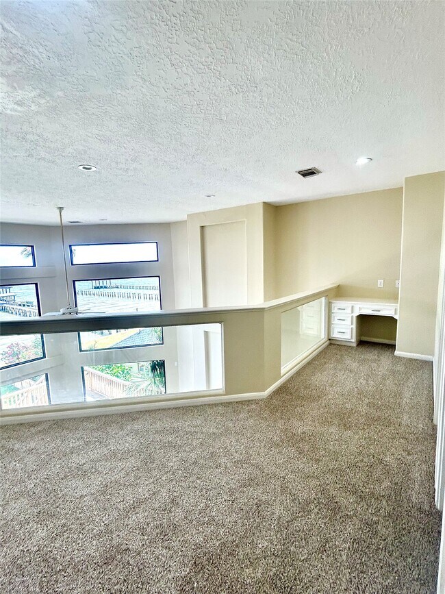 Building Photo - 807 Kipp Ave