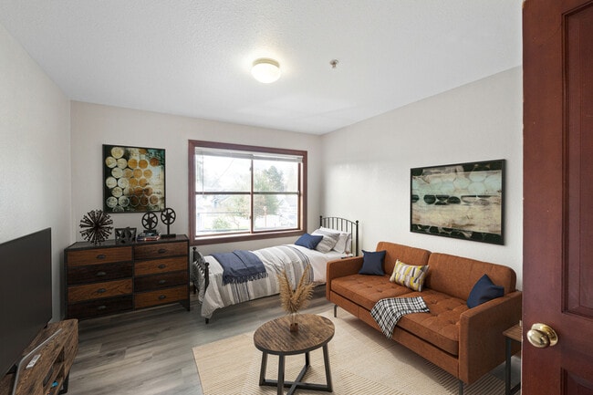 Building Photo - 403 1/2 Garfield St S-19