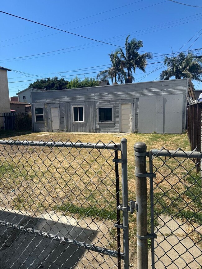 Building Photo - Beautifully Remodeled 4-Bedroom, 2-Bathroom Single-Family Home