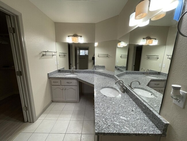 Building Photo - Large, well cared for, single family,  3/2...