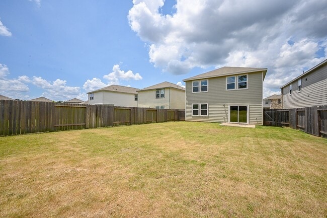 Building Photo - 673 Amesbury Rd
