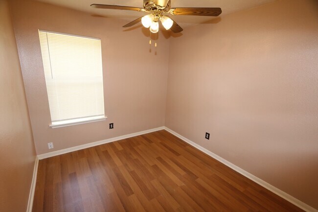 Building Photo - 20514 Red Sun Dr