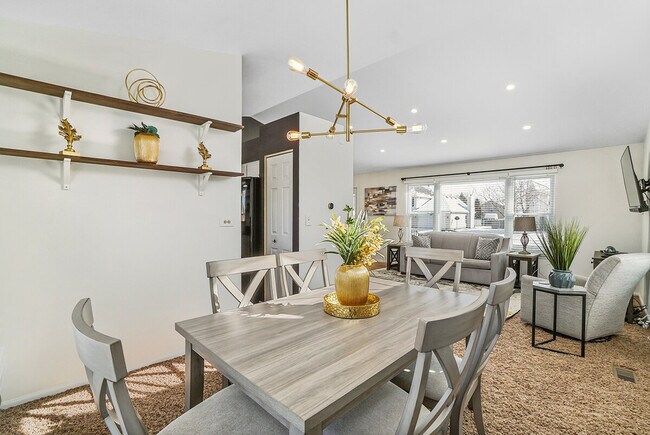 Building Photo - 1201 Easton Dr