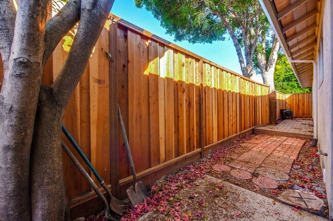 Building Photo - 683 Arbutus Ave