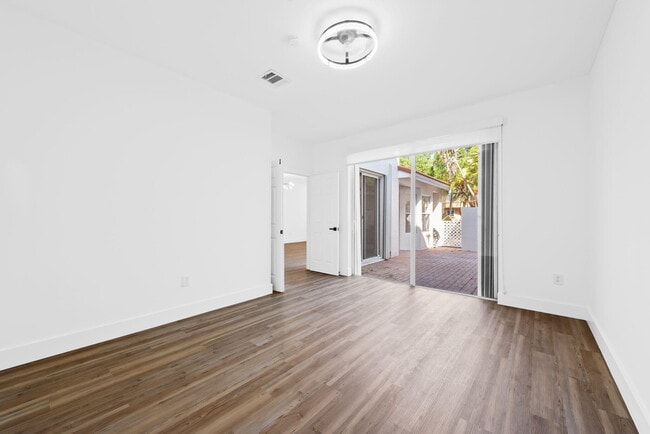 Building Photo - 1551 Seagrape Way