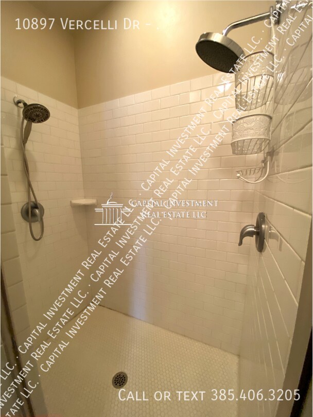 Building Photo - 10897 Vercelli Dr