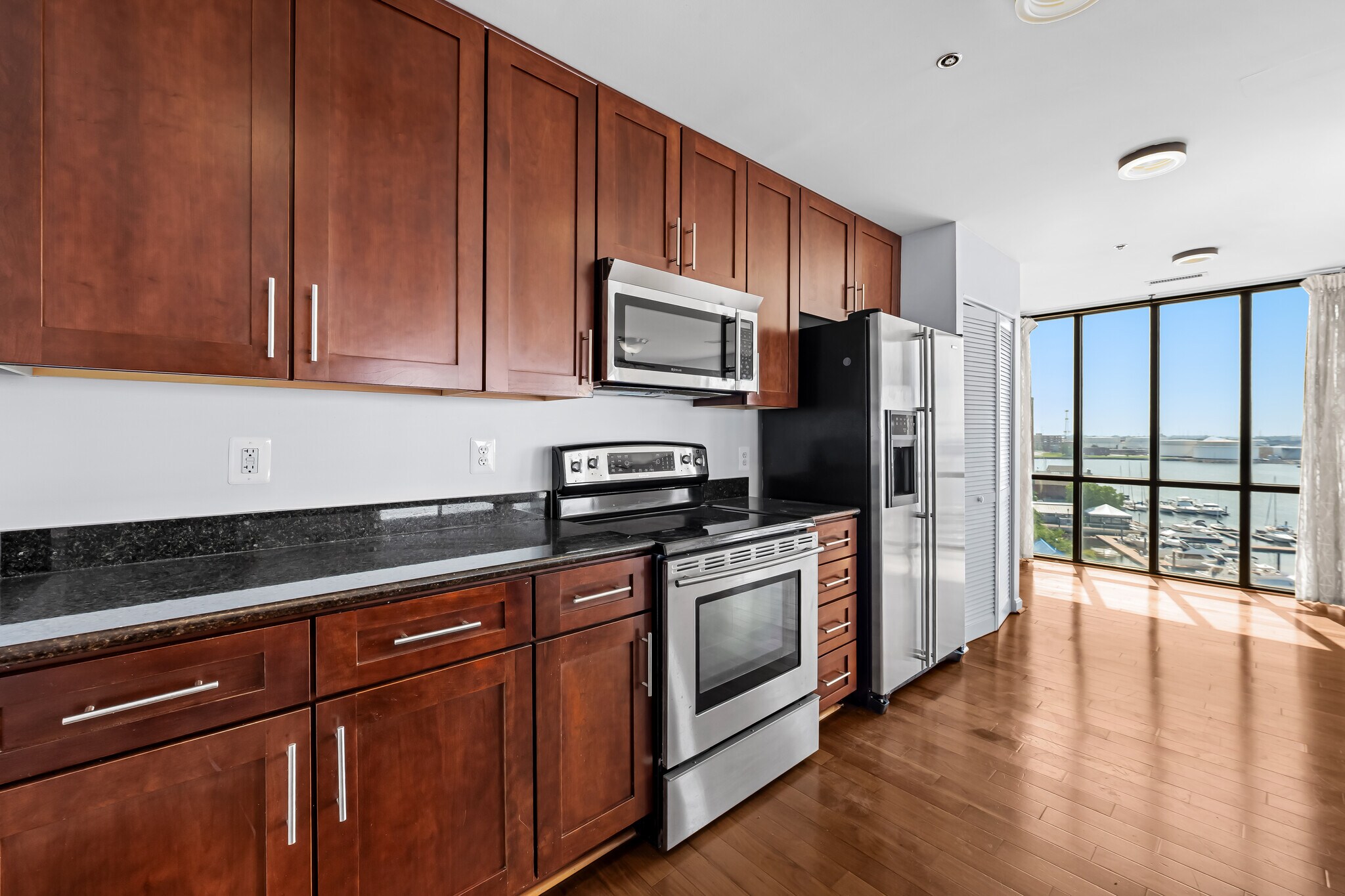 Building Photo - 2702 Lighthouse Pt E