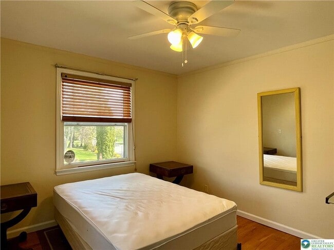 Building Photo - 1331 Armstrong Rd