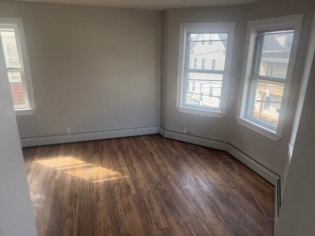Building Photo - 25 Hillhurst Ave