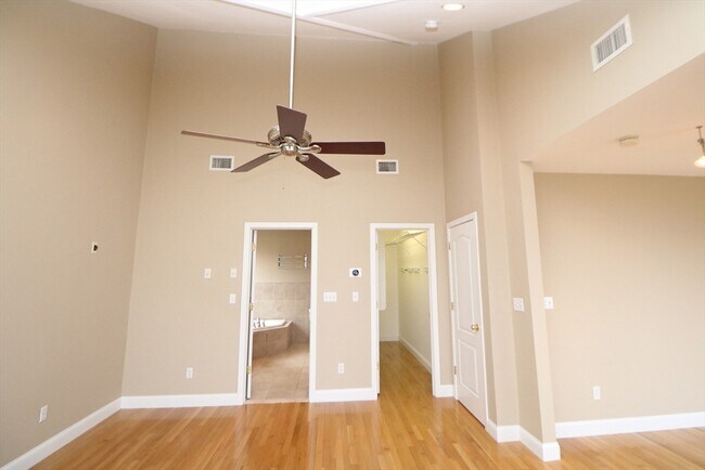 Building Photo - 141 Groves Ave