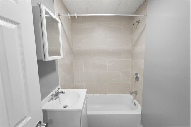 Building Photo - 15 Mendon St