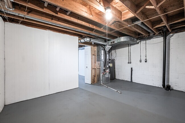 Building Photo - 886 Linworth Road East