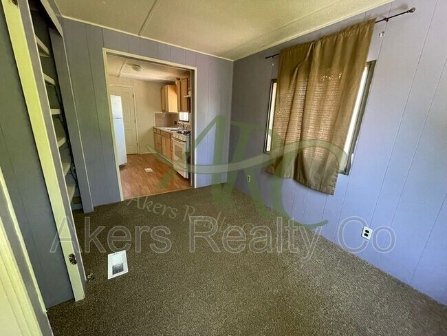 Building Photo - 965 S Blueridge Dr