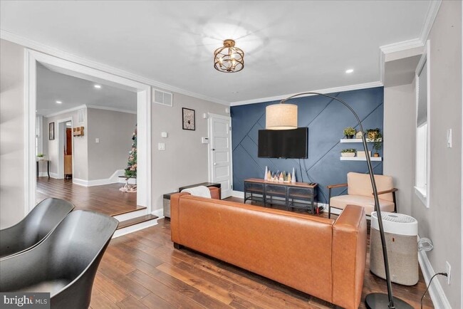 Building Photo - 406 Kings Hwy E