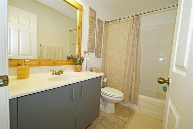 Building Photo - 1690 Zenith Way