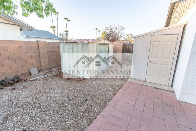 Building Photo - 111 E Manhatton Dr