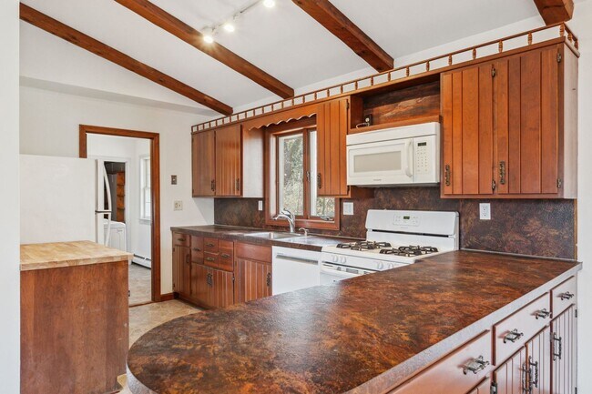 Building Photo - 17 Hillside Rd