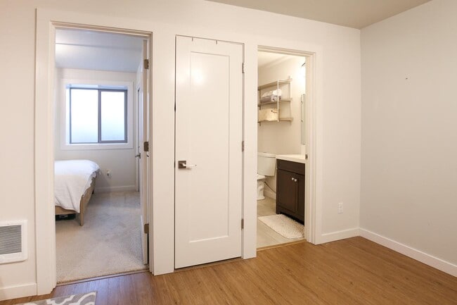 Building Photo - 2618 SE 51st Ave