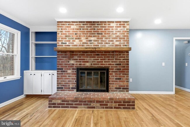 Building Photo - 122 Stuart Dr