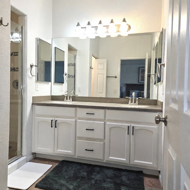 Building Photo - Golf Course Rental Property!