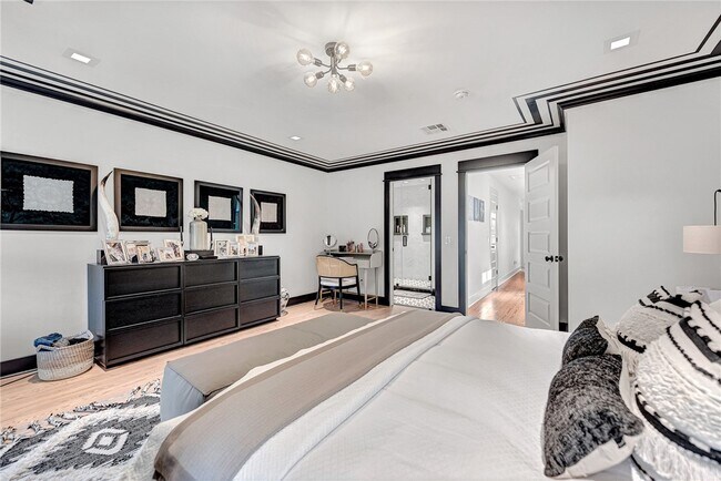 Building Photo - 242 SW D St