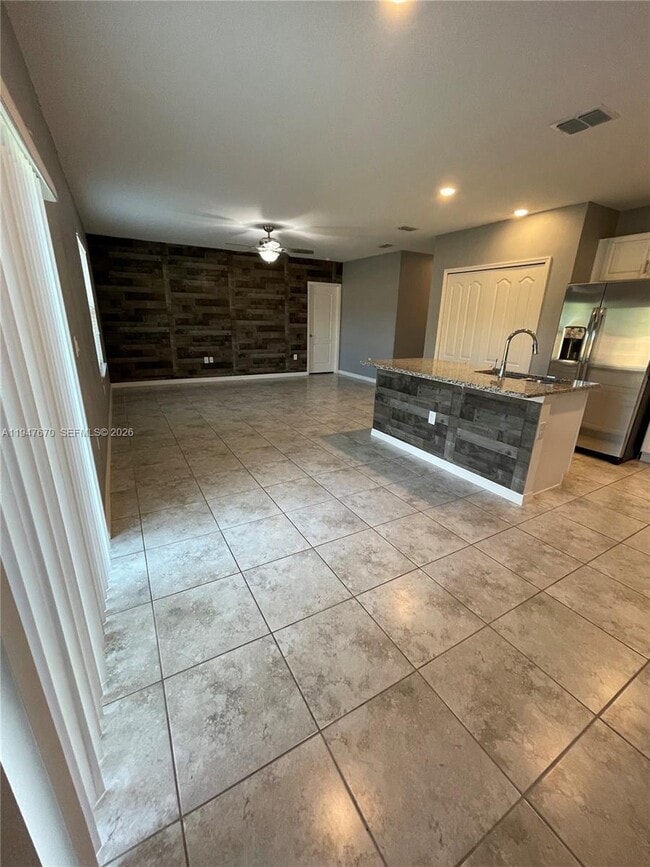 Building Photo - 982 SW Commonwealth Rd