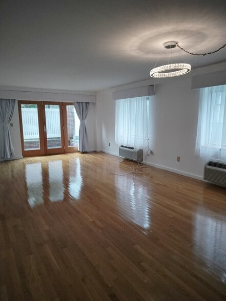 Primary Photo - 332 Franklin St