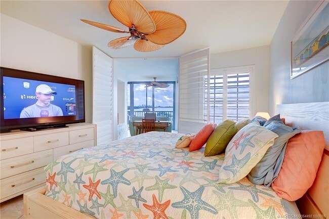 Building Photo - 5750 NE Island Cove Way