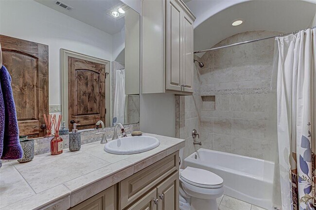 Building Photo - 109 Bella Strada Cove
