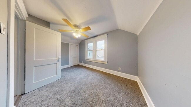 Building Photo - 252 Elmwood Dr