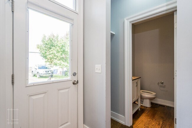 Building Photo - 160-162 E 3rd Ave