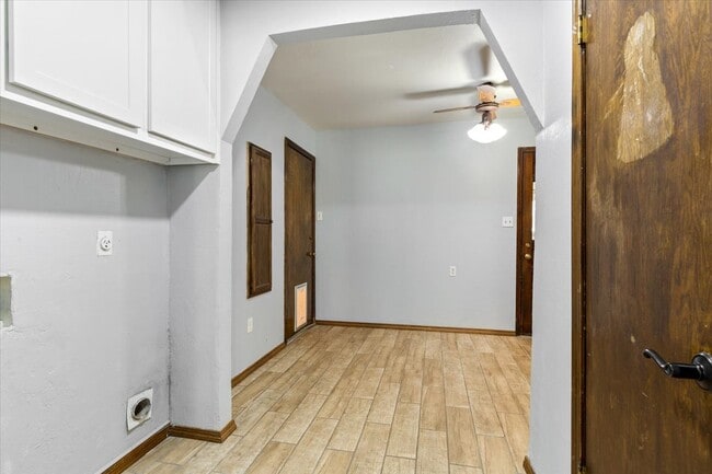 Building Photo - 2508 NE Turtle Creek Dr