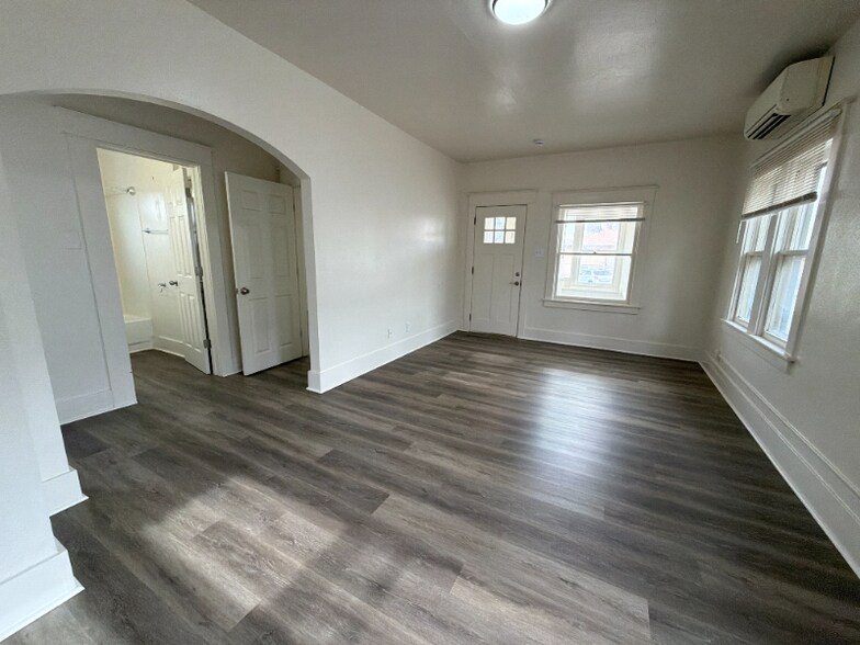 Building Photo - 1123 14th Ave