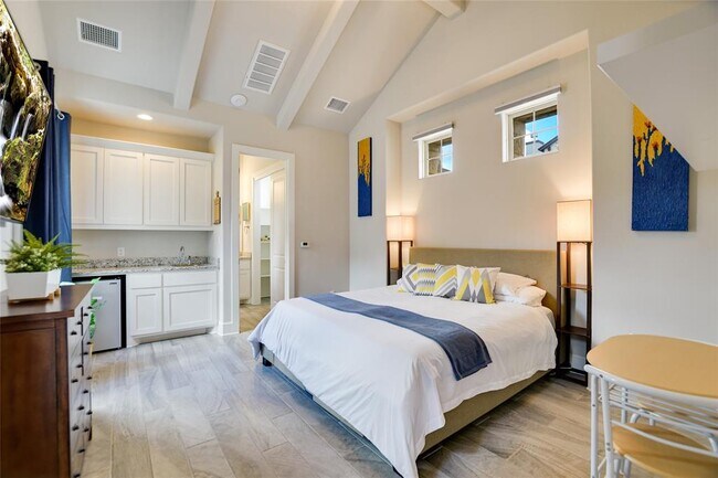 Building Photo - 949 Indian Hawthorne Dr