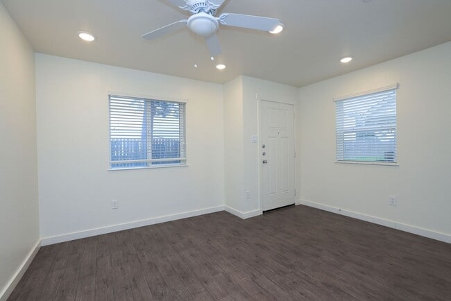 Building Photo - For Lease | 3 Bed, 2.5 Bath | 1,681 Sq Ft ...