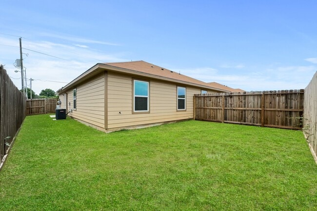 Building Photo - 119 S Bend Ct