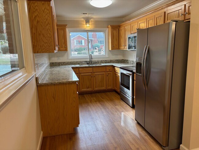 Building Photo - 4 bed, 2 bath brick home located in Asheboro