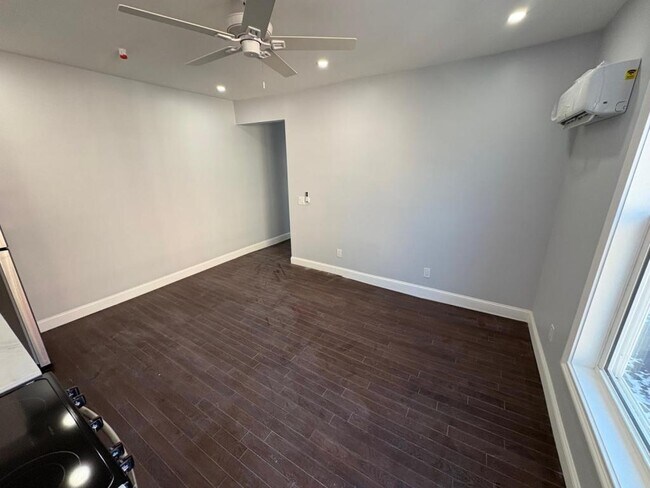 Building Photo - 202 Carlisle St